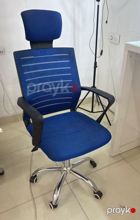 50 man(Masazır). Salon və ya ofis üçün kreslo satılır. Vpp — Bakı