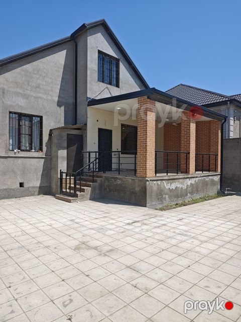 Satılır 4 otaqlı həyət evi/bağ evi 250 m² — Bakı