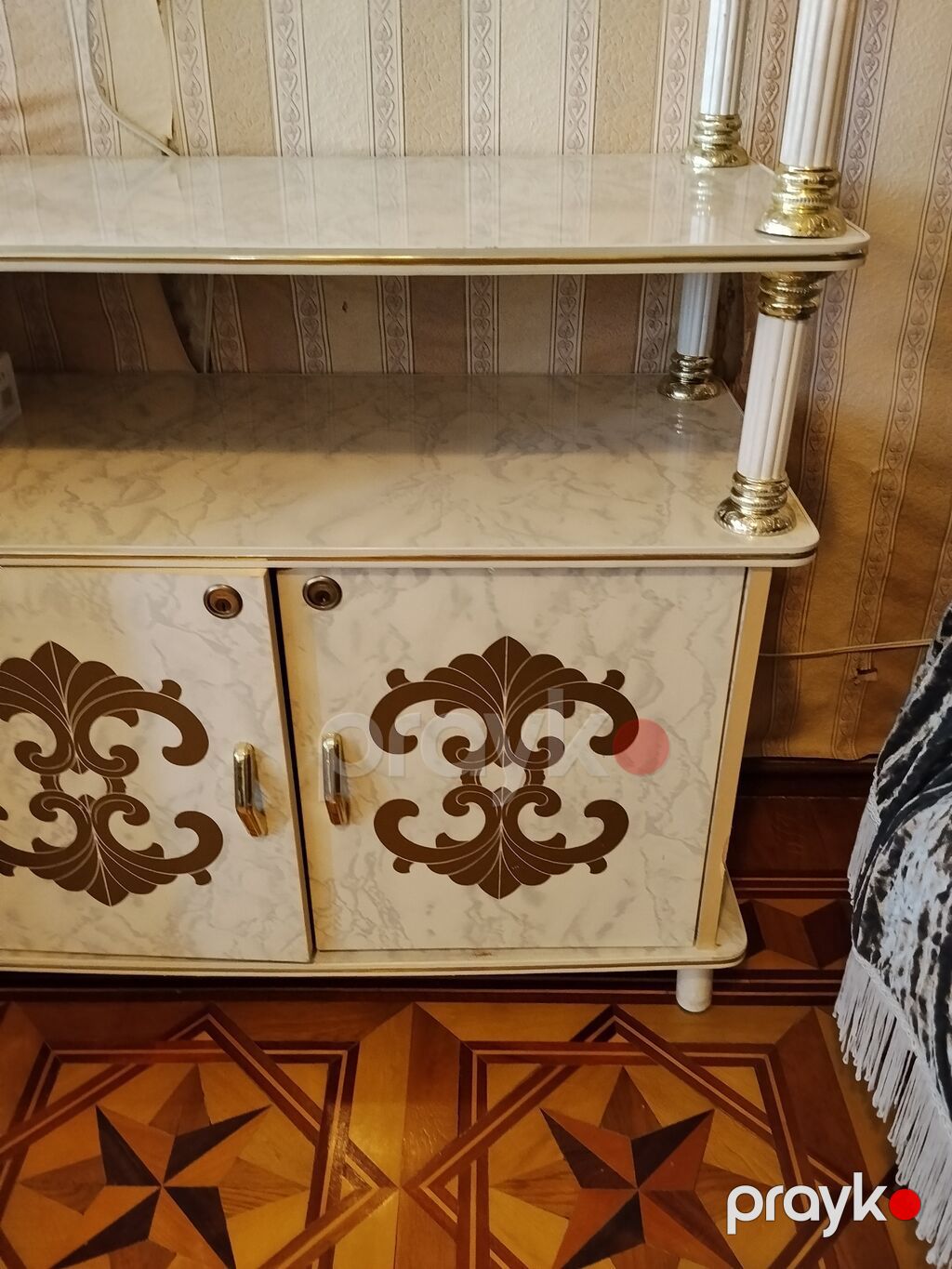 Klassik üslubda vitrin/TV tumbası - Material: mərmər naxışlı laminat — Televizor altlıqları və standlar, Bakı (2)