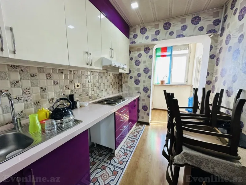 Satılır 2 otaqlı Mənzil Köhnə tikili 72 m² Bakı, Binəqədi r., Azadlıq prospekti m., 8-ci mikrorayon — Bakı