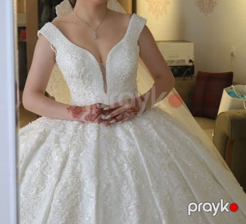 Gəlinlik – klassik “ball gown” silueti - Rəng: qar kimi ağ - Üst — Bakı