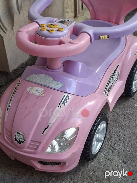 Uşaq avtomobili "Mega Car" — Bakı
