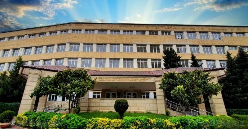 Satılır 3 otaqlı Mənzil Köhnə tikili 85 m² Bakı, Yasamal r., Elmlər Akademiyası m — Bakı