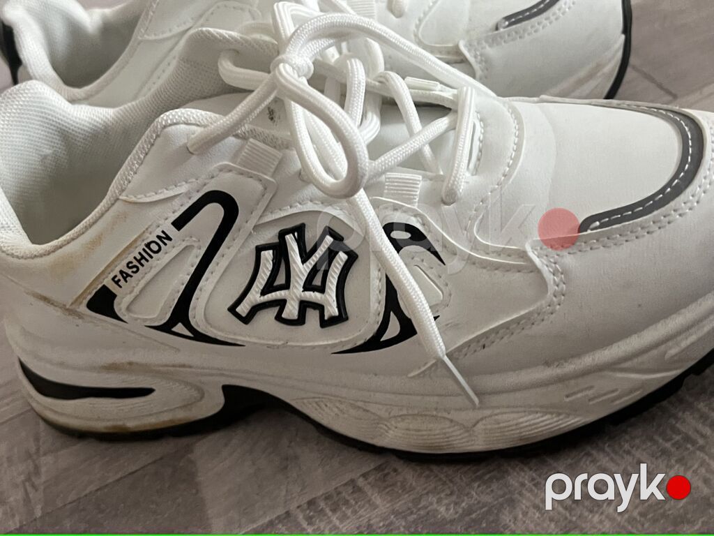 Ağ rəngli idman ayaqqabısı - Stil: “Dad sneaker”/chunky dizayn, yan — Krosovka, Digah (2)