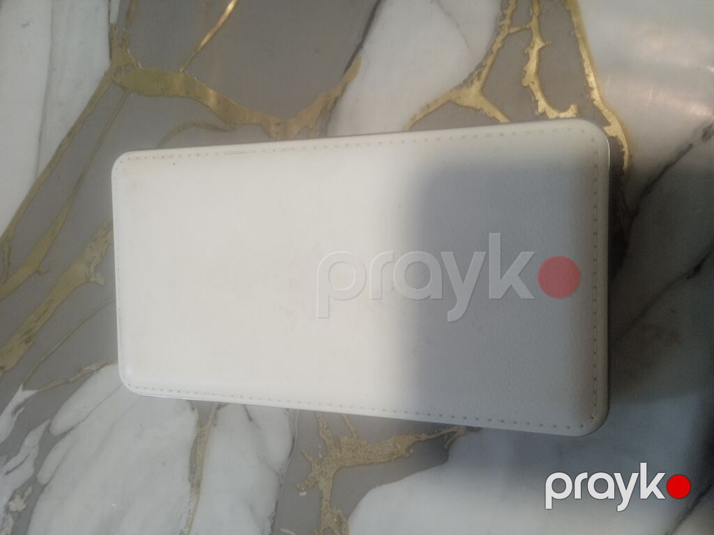 Ağ rəngli portativ enerji bloku (power bank) - Kompakt düzbucaqlı — Powerbank-lər, Saray (4)