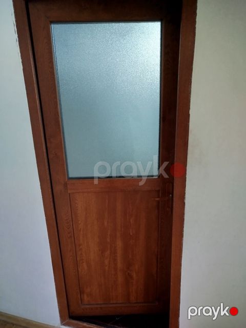 Ağac naxışlı qəhvəyi rəngdə qapı. - Material: MDF/taxta görünüşlü — Bakı