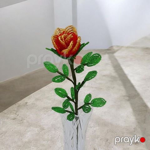 Muncuqdan hazırlanmış dekorativ gül - Material: xırda şüşə muncuqlar — Bakı