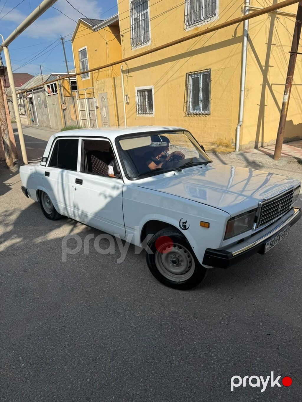 Lada 2107, ağ rəng, sedan. Xüsusiyyətlər və təchizat: - Salon: qara — Avtomobillər, Xırdalan (3)