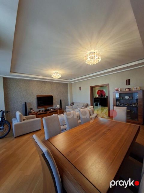 Satılır 4 otaqlı yeni tikili 180 m² — Bakı