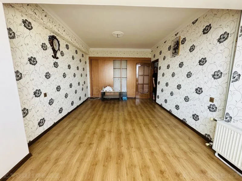Satılır 2 otaqlı Mənzil Köhnə tikili 72 m² Bakı, Binəqədi r., Azadlıq prospekti m., 8-ci mikrorayon — Mənzil, Bakı (5)