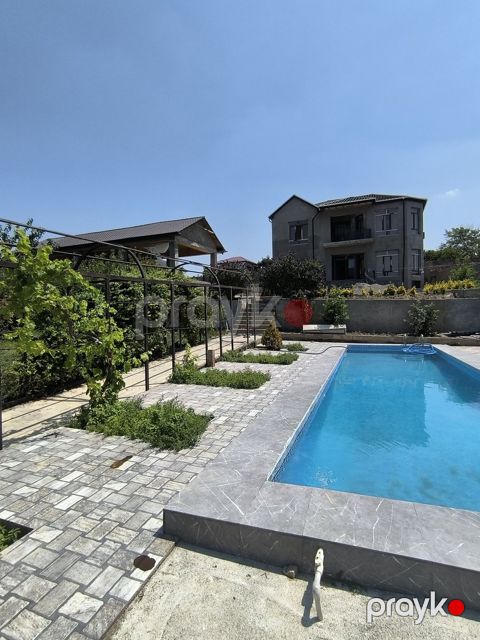 Satılır 6 otaqlı həyət evi/bağ evi 300 m² — Bakı