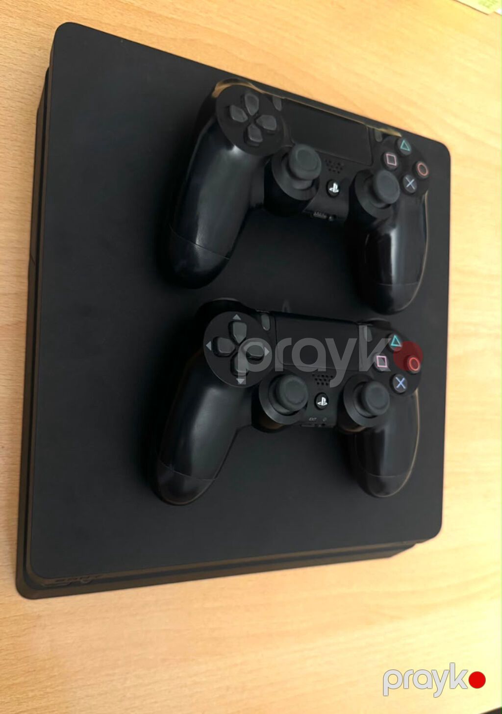 Playstation 4 Slim 1TB İdeal vəziyyətdə 2 original dualshock yanında — Oyun konsolları, Bakı (2)
