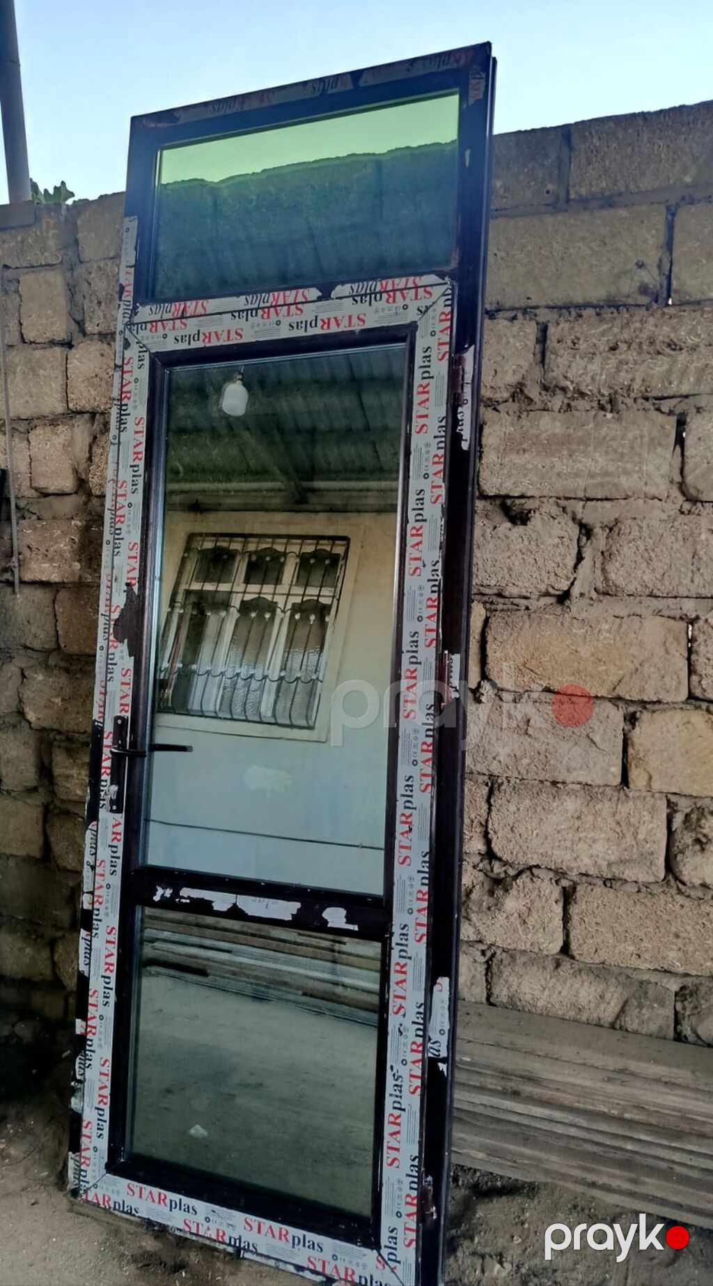 Plastik qapi, rengi koyu meşe, karicniv paket şuse, qalin profil ile — Pəncərələr, qapılar, balkonlar, Digah (2)