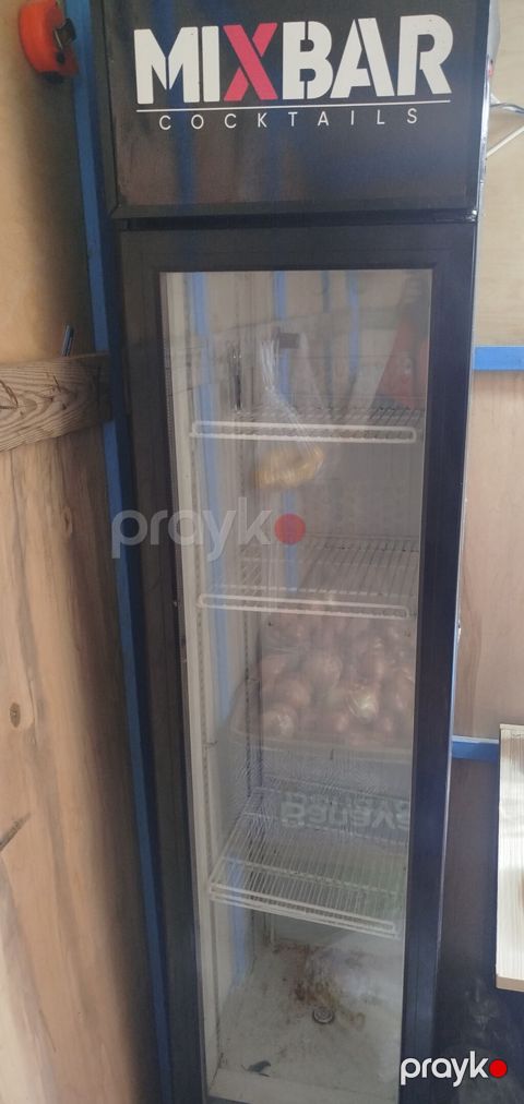 Mıxbar brendli şüşə qapılı içki soyuducusu - Üst paneldə Mıxbar — Qobu