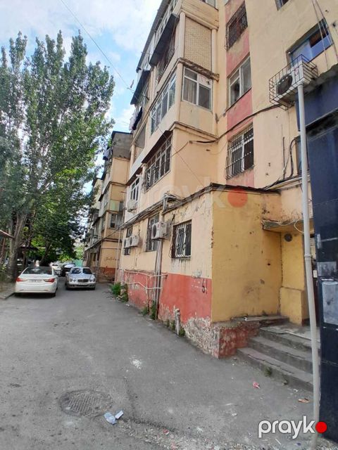 Satılır 3 otaqlı köhnə tikili 75 m² — Bakı