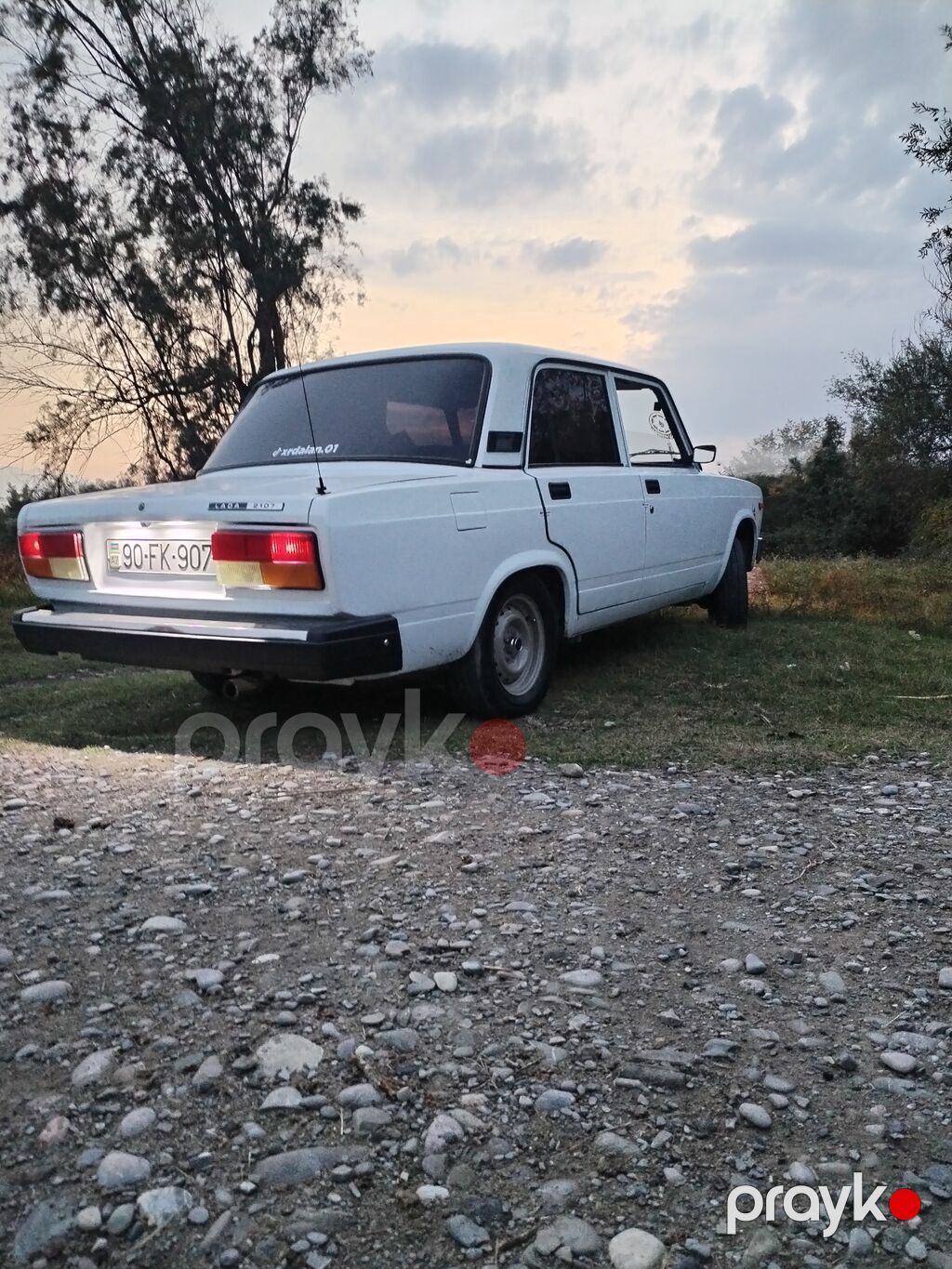 Lada 2107, ağ rəng, sedan. Xüsusiyyətlər və təchizat: - Salon: qara — Avtomobillər, Xırdalan (5)