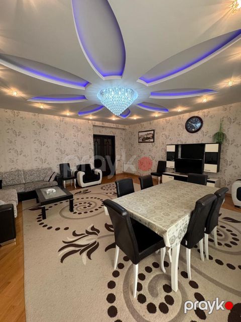 Satılır 4 otaqlı yeni tikili 200 m² — Bakı