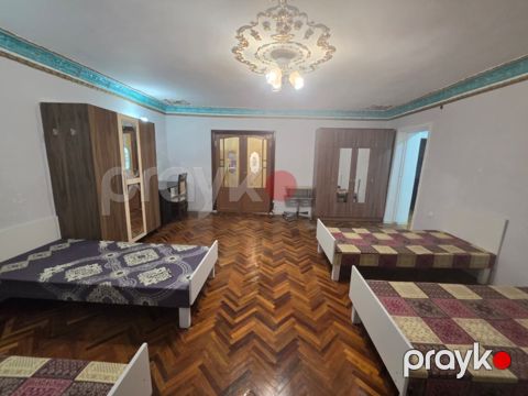 İcarəyə verilir 2 otaqlı köhnə tikili 65 m²