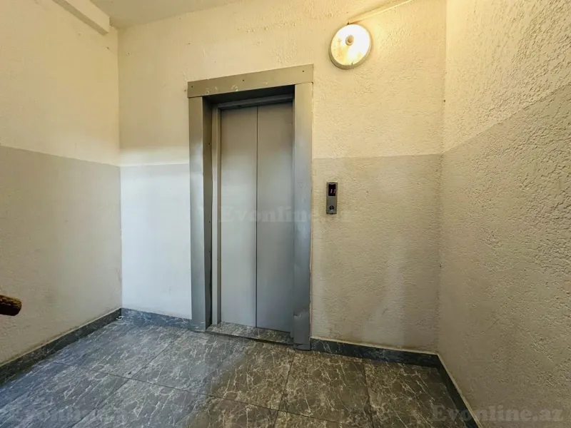 Satılır 2 otaqlı Mənzil Köhnə tikili 72 m² Bakı, Binəqədi r., Azadlıq prospekti m., 8-ci mikrorayon — Mənzil, Bakı (7)