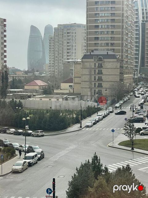 Satılır 4 otaqlı yeni tikili 200 m² — Bakı