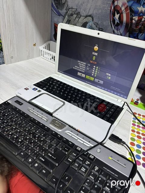 Toshiba Satellite noutbuku + USB klaviatura - Ekran: 15.6" (parlaq — Bakı