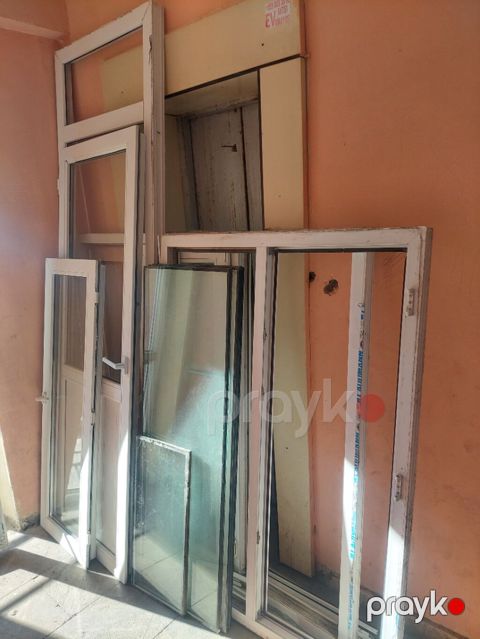 2pencere 1qapi satilir.sokulu veziyyetdedir.qiymet hamisi birlikde — Bakı
