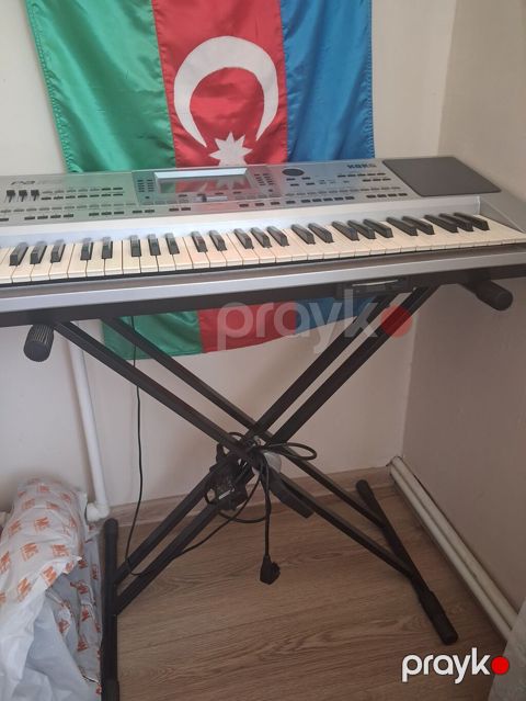 Korg Pa50 aranjor sintezator ayaqliq ve çantasi orgilandir üstunde — Bakı