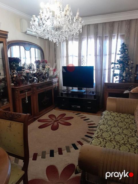 Satılır 3 otaqlı köhnə tikili 90 m² — Bakı