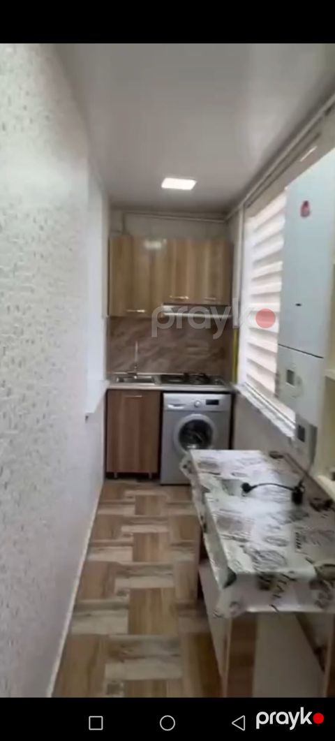 28 May metrosunun yaxınlığında 151 saylı məktəbin qarsisi. AZİ — Bakı