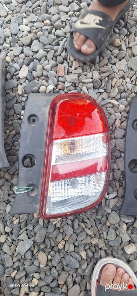 Nissan Micra stop işığı — Bakı