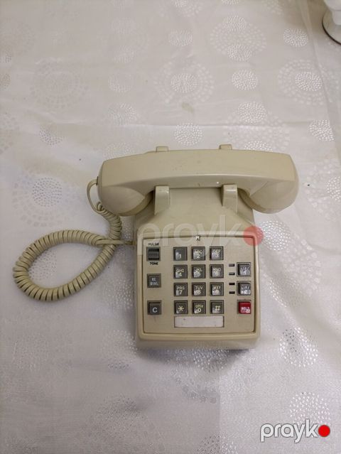 Masaüstü vintaj telefon — Bakı
