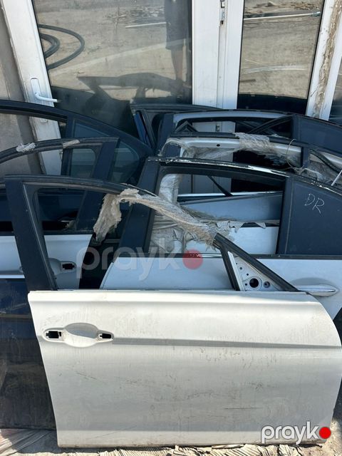 BMW F30 qabaq sağ qapısı — Bakı