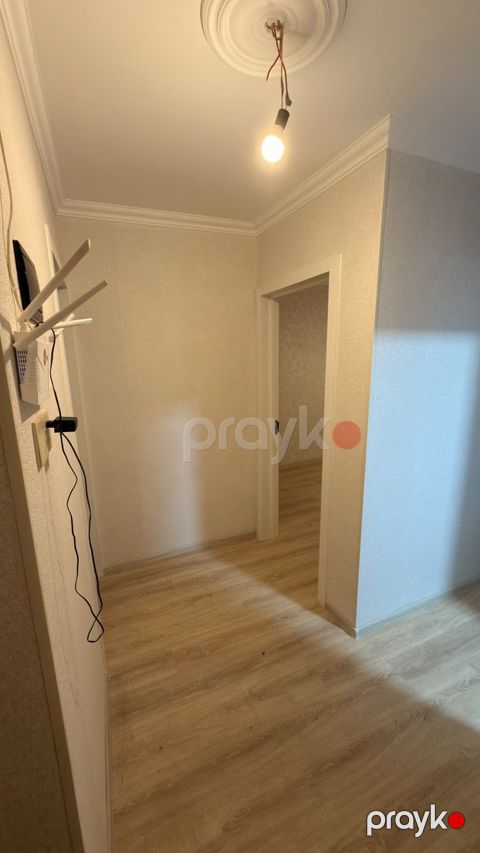Satılır 2 otaqlı köhnə tikili 50 m² — Bakı
