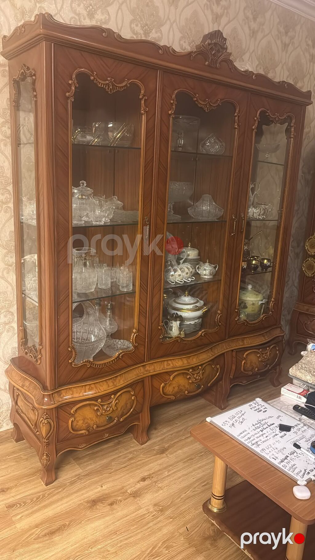 Klassik dizayna malik qonaq otağı mebel dəsti Tərkib: - Böyük güzgülü — Qonaq otağı üçün, Bakı (2)