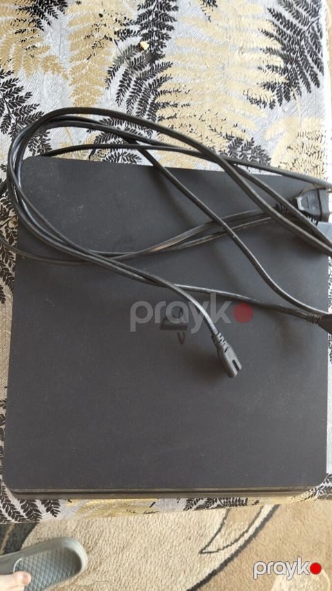 PlayStation 4 Slim — Qusar