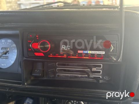 Pioneer DEH‑S12 seriyası avtomobil maqnitofonu və arxa polkada akustik — Şəmkir