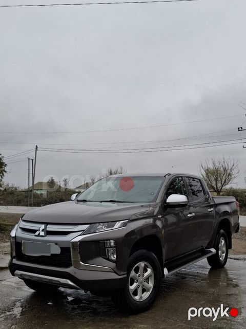 Mitsubishi L200, 2.4 L, 2021 il, 124 000 km — Salyan