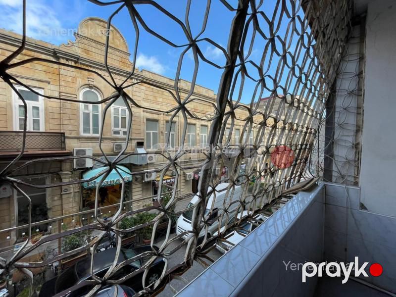 Satılır 3 otaqlı Bina evi menzil (Köhnə tikili), 100 m², Səbail rayonu — Mənzil, Bakı (12)