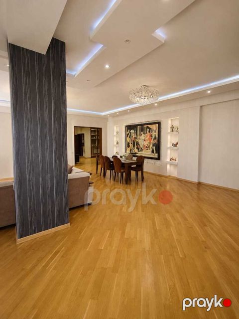 Satılır 4 otaqlı yeni tikili 250 m² — Bakı