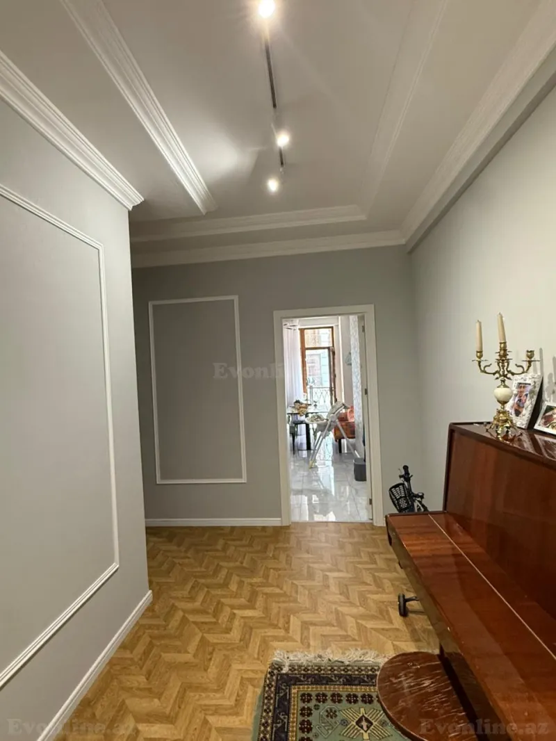 Satılır 3 otaqlı Mənzil Yeni tikili 130 m² Bakı, Yasamal r., İnşaatçılar m., Yeni Yasamal — Mənzil, Bakı (5)