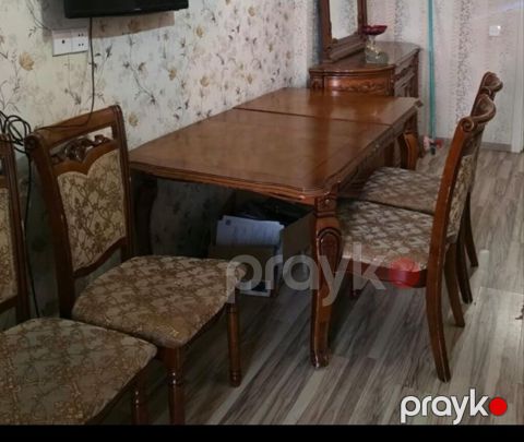 Masa desti satilir. 6 stul daxil *Qiymeti 250 Azn.* Unvan Mehdiabad — Bakı