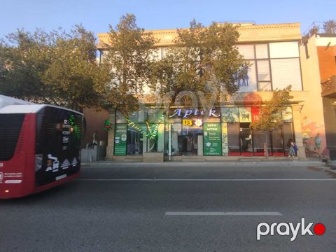 Satılır obyekt 230 m² — Bakı