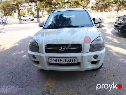 Hyundai Tucson, ağ rəngli kompakt SUV. Texniki və xüsusiyyətlər — Bakı