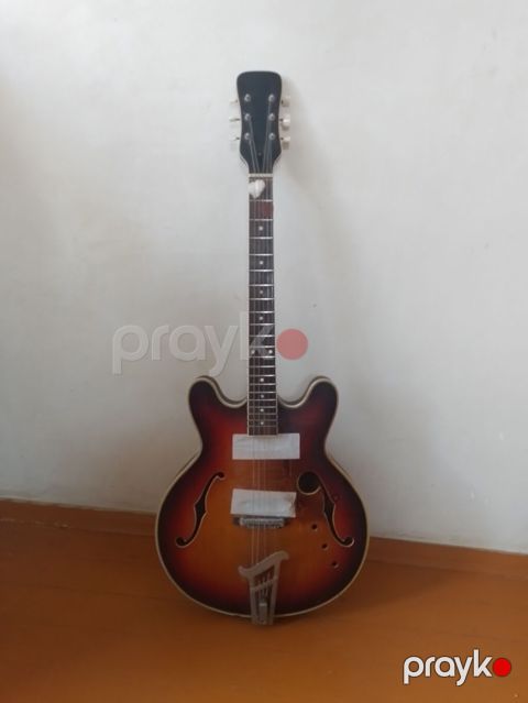 Məhsul: Hollow-body yarımakustik elektrik gitara - Korpus: f dəlikli — Tərtər