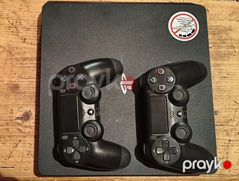 PS4 slım 1TB — 30 oyun + 2 orijinal pult Satılır PS4 Slim 1TB — Bakı