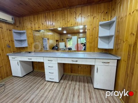 Salon ucun 3 metrelik mebeli ve guzgusu kenarlarinda polkalari yeni — Digah