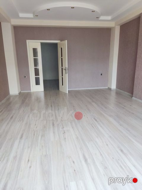 İcarəyə verilir 4 otaqlı yeni tikili 140 m²