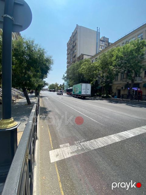 Satılır obyekt 90 m² — Bakı