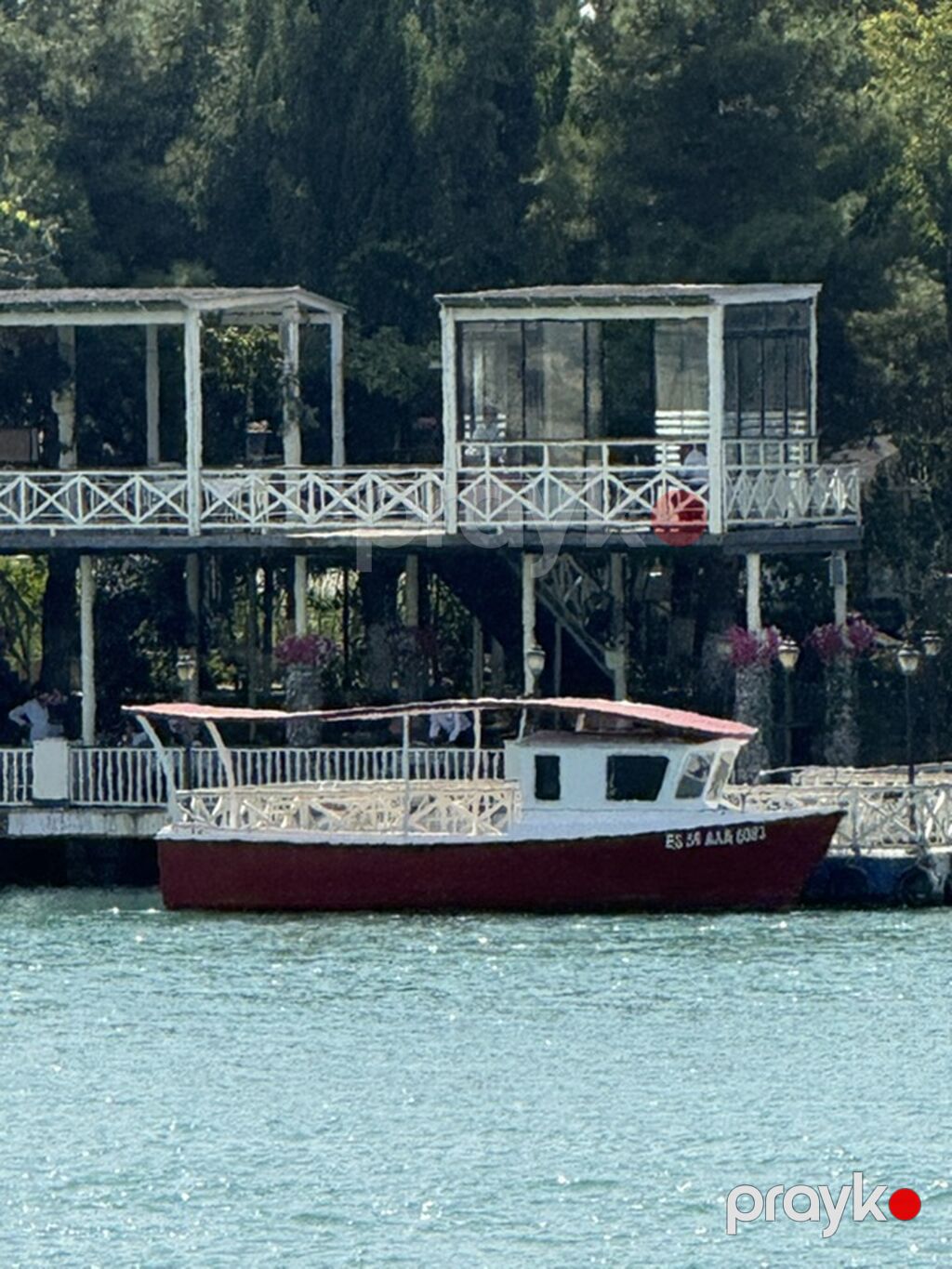 Qayıq – gəzinti və balıqçılıq üçün - Korpus: fiberglas, qırmızı-ağ — Su nəqliyyatı, Mingəçevir (2)