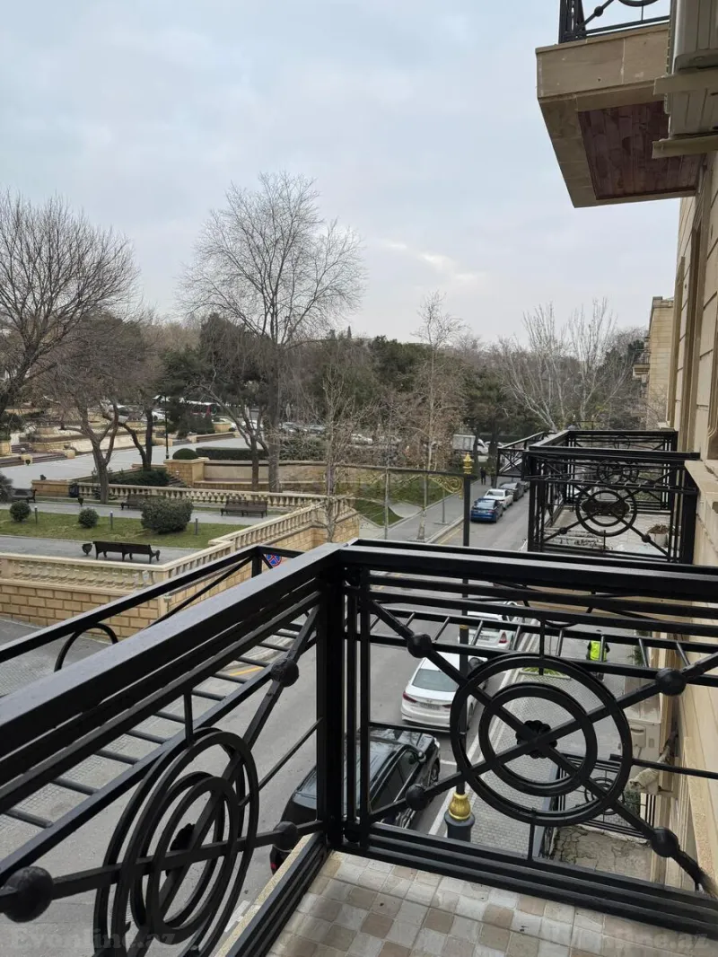Satılır 4 otaqlı Mənzil Köhnə tikili 120 m² Bakı, Səbail r — Mənzil, Bakı (2)